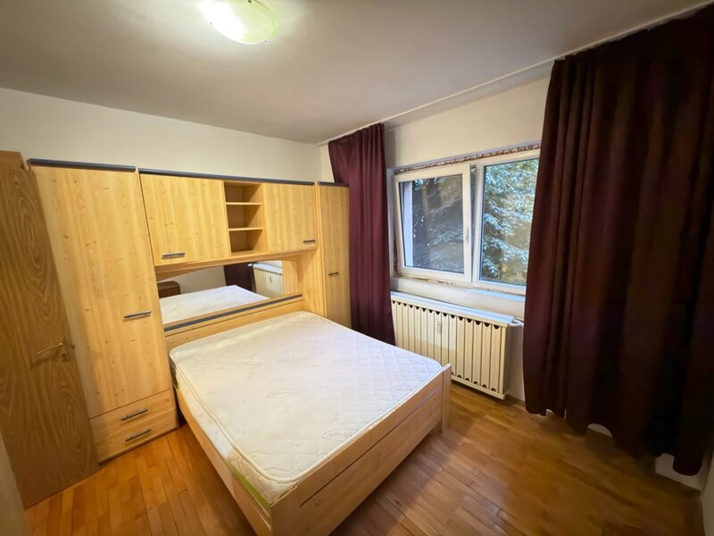 Teiul Doamnei / Apartament 2 camere decomandat -  Str. Cristea Mateescu